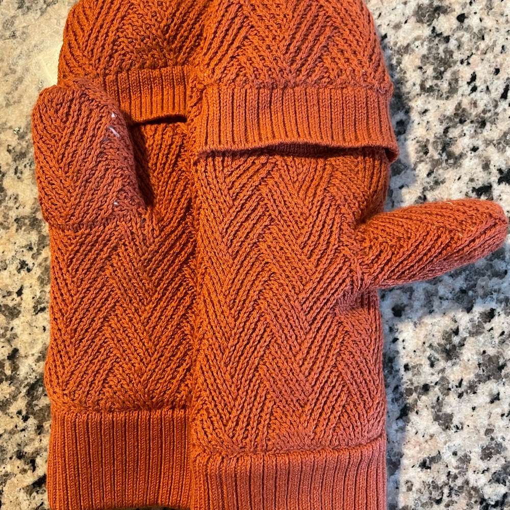 Lululemon mittens